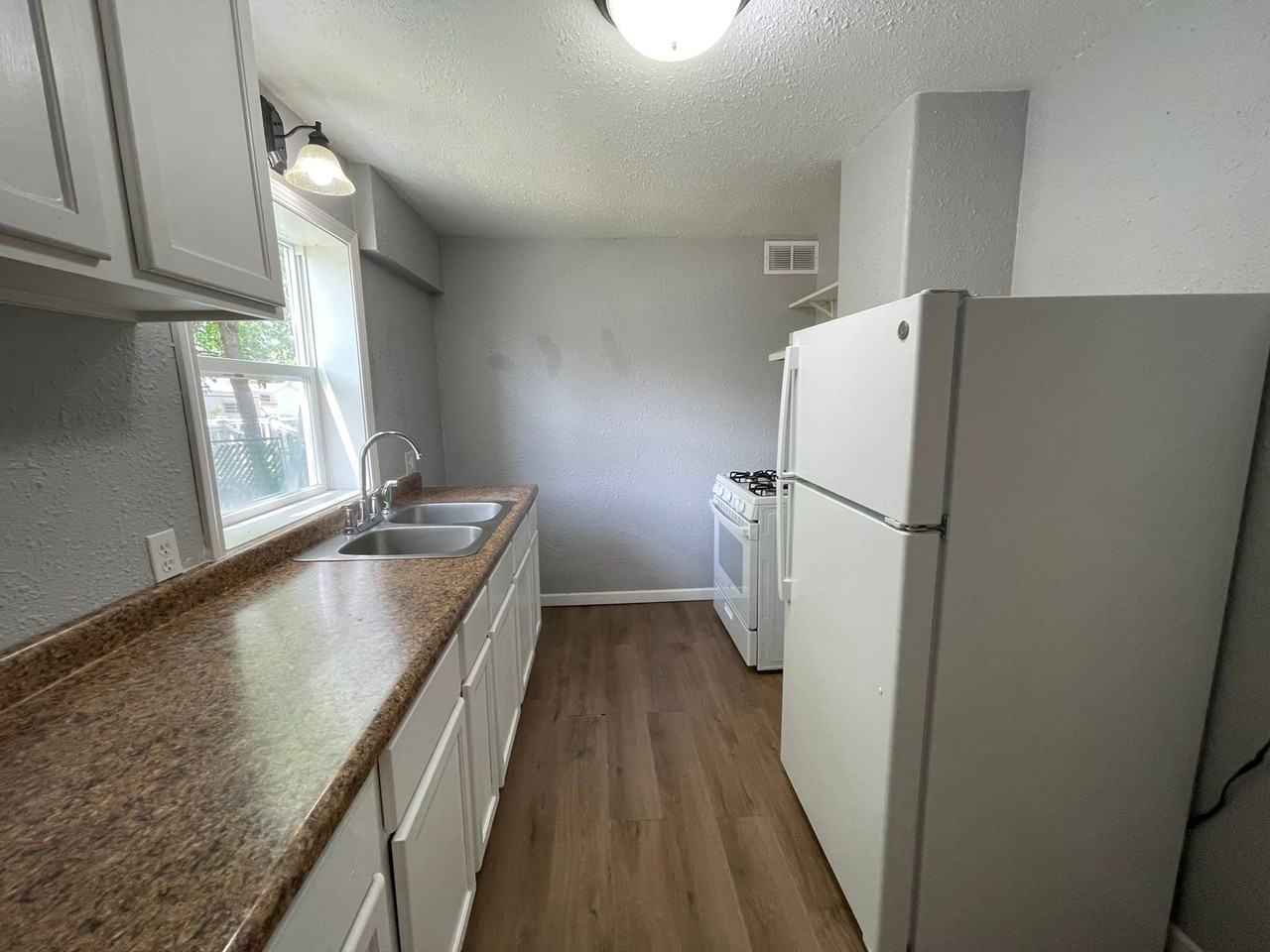 714/716 Chicago Avenue - Photo 2 of 21