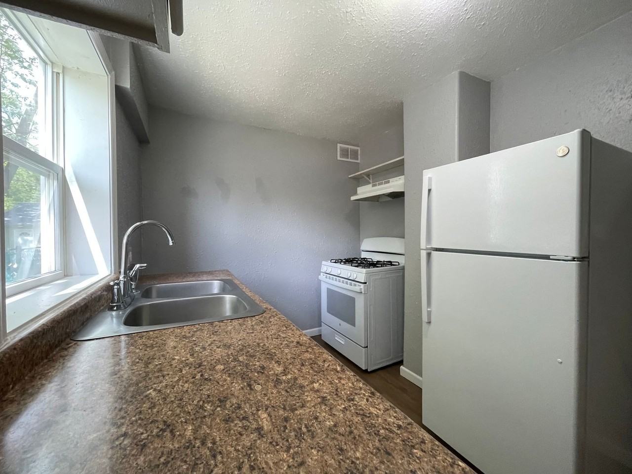 714/716 Chicago Avenue - Photo 3 of 21