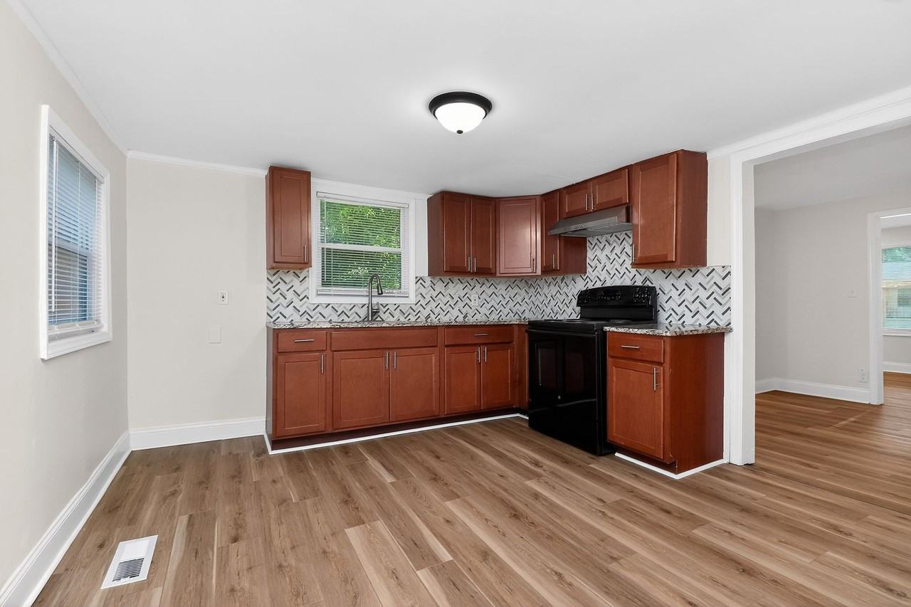2958 Reid Ave - Photo 2 of 17
