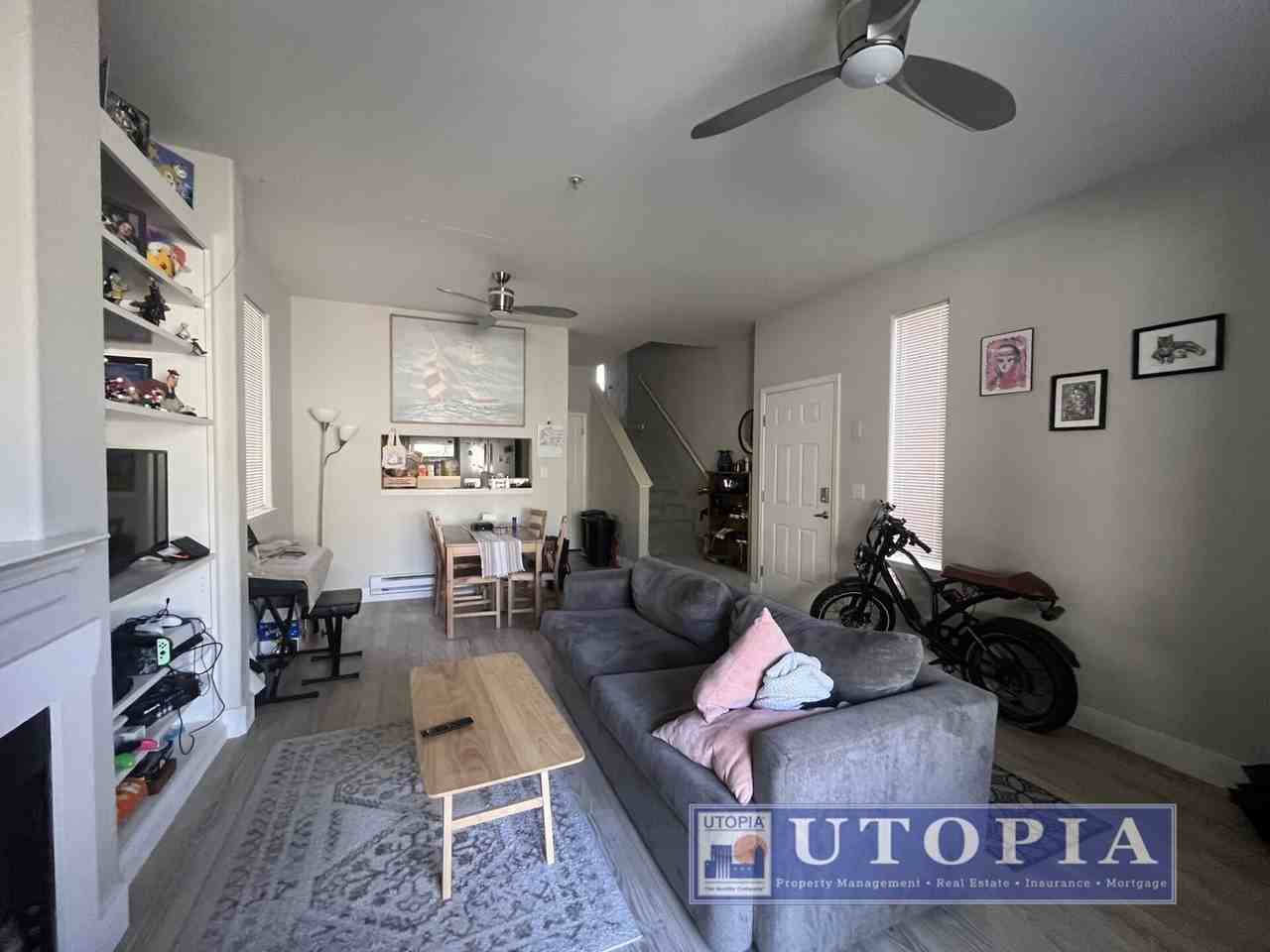 168 Everson Dr - Photo 3 of 22