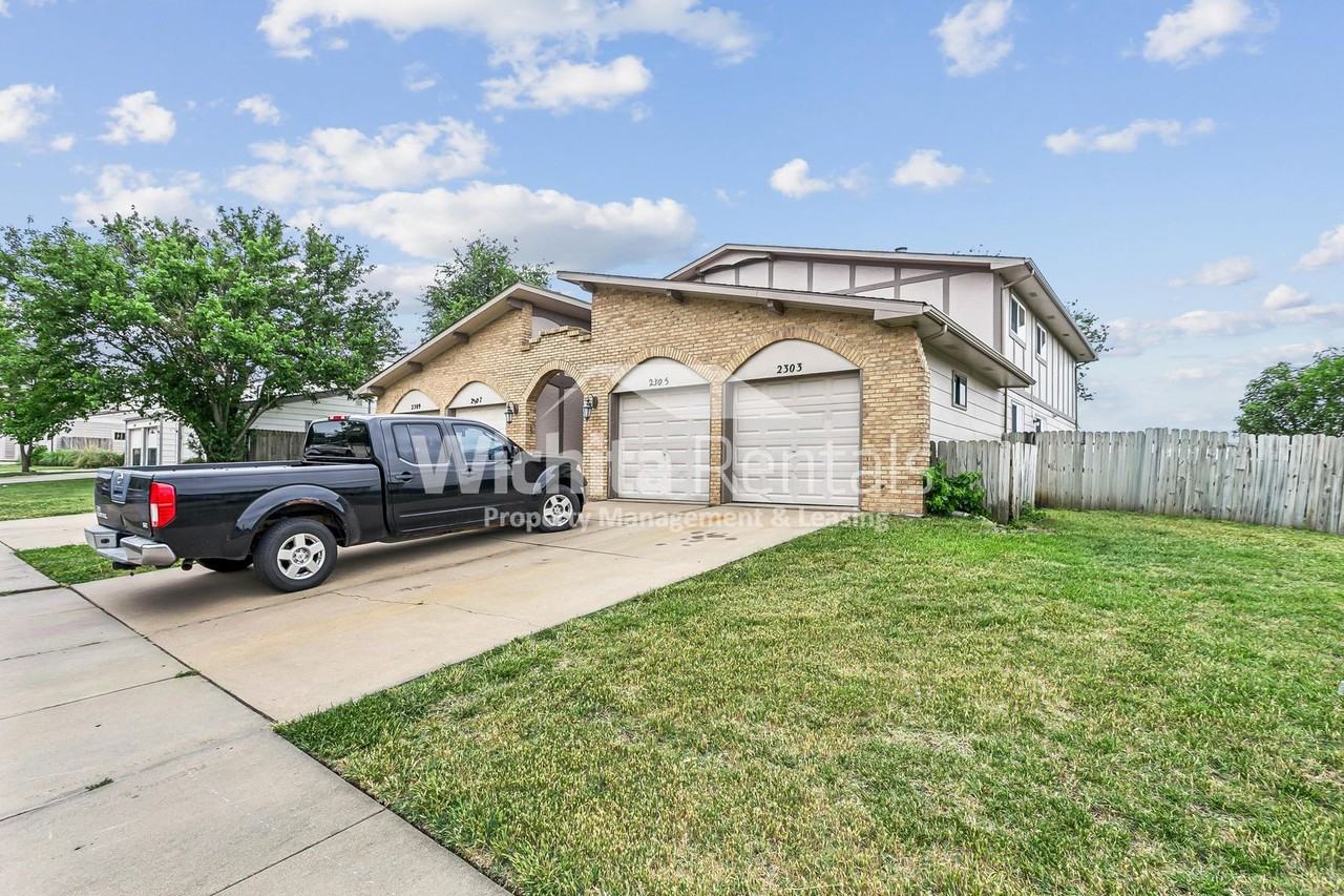 2303 S White Oak Dr