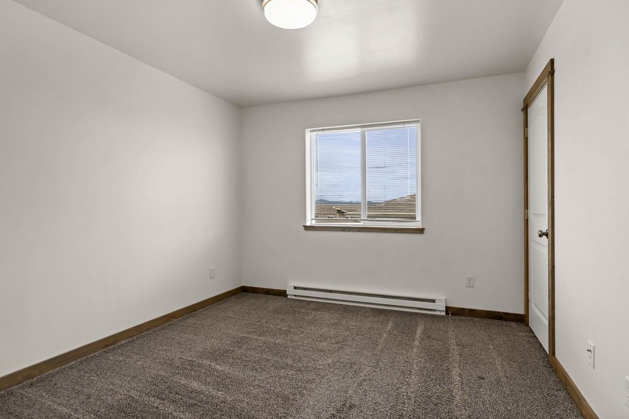 Pet Friendly 3 bed, 1.5 bath apartments! Ask us about our move in Special - Photo 3 of 15