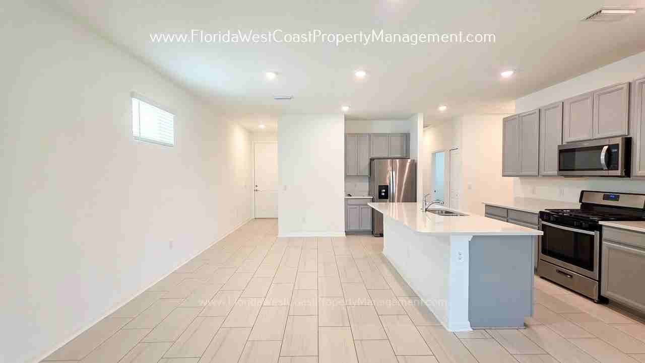 5871 Bungalow Grove Ct - Photo 3 of 47