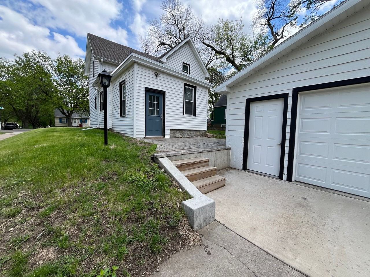 1907 S Prairie Ave - Photo 2 of 36