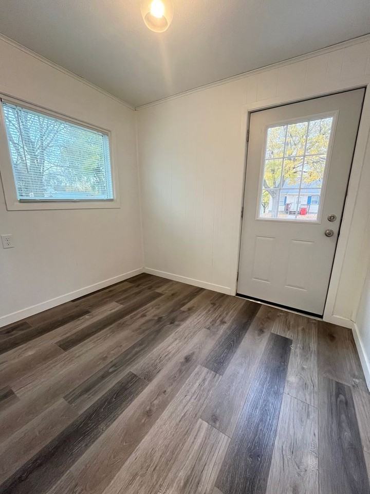 1907 S Prairie Ave - Photo 3 of 36