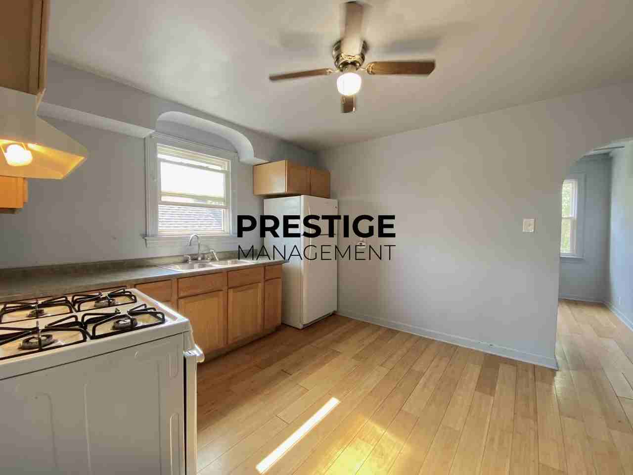 1228 Lakeview Ave - Photo 4 of 14