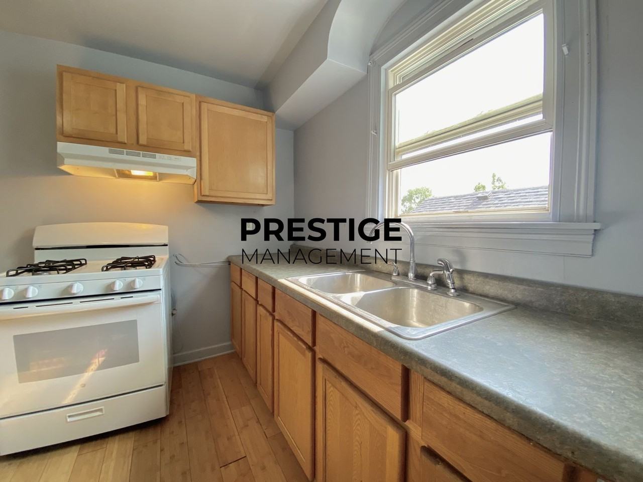 1228 Lakeview Ave - Photo 5 of 14