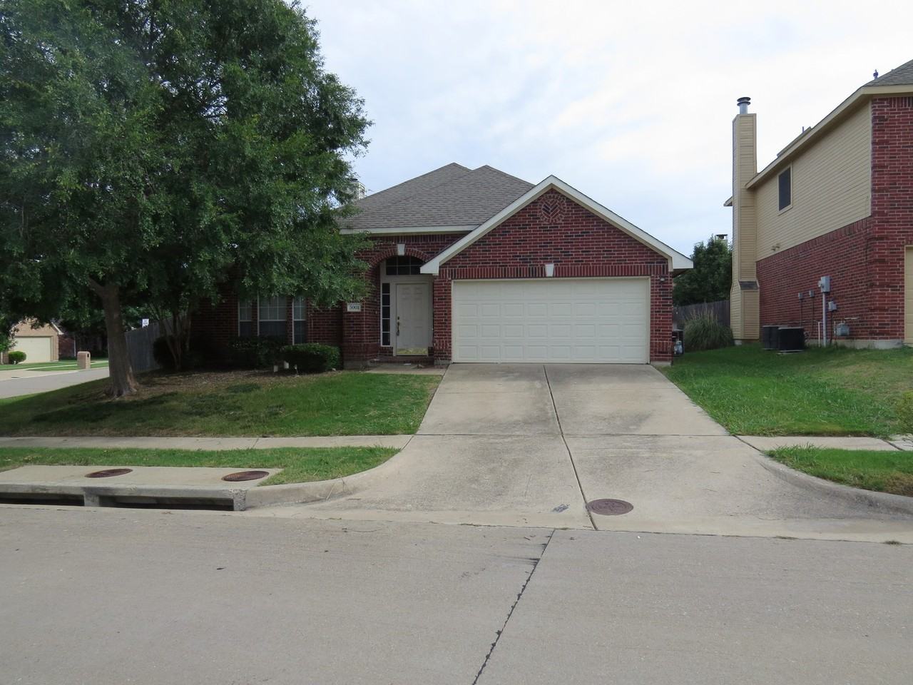 5001 Lake Crest Dr - Photo 2 of 13