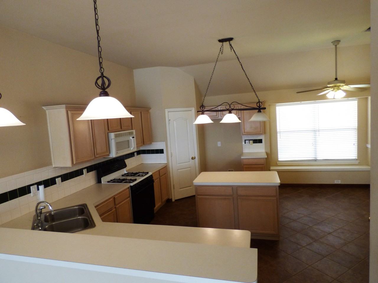 5001 Lake Crest Dr - Photo 7 of 13