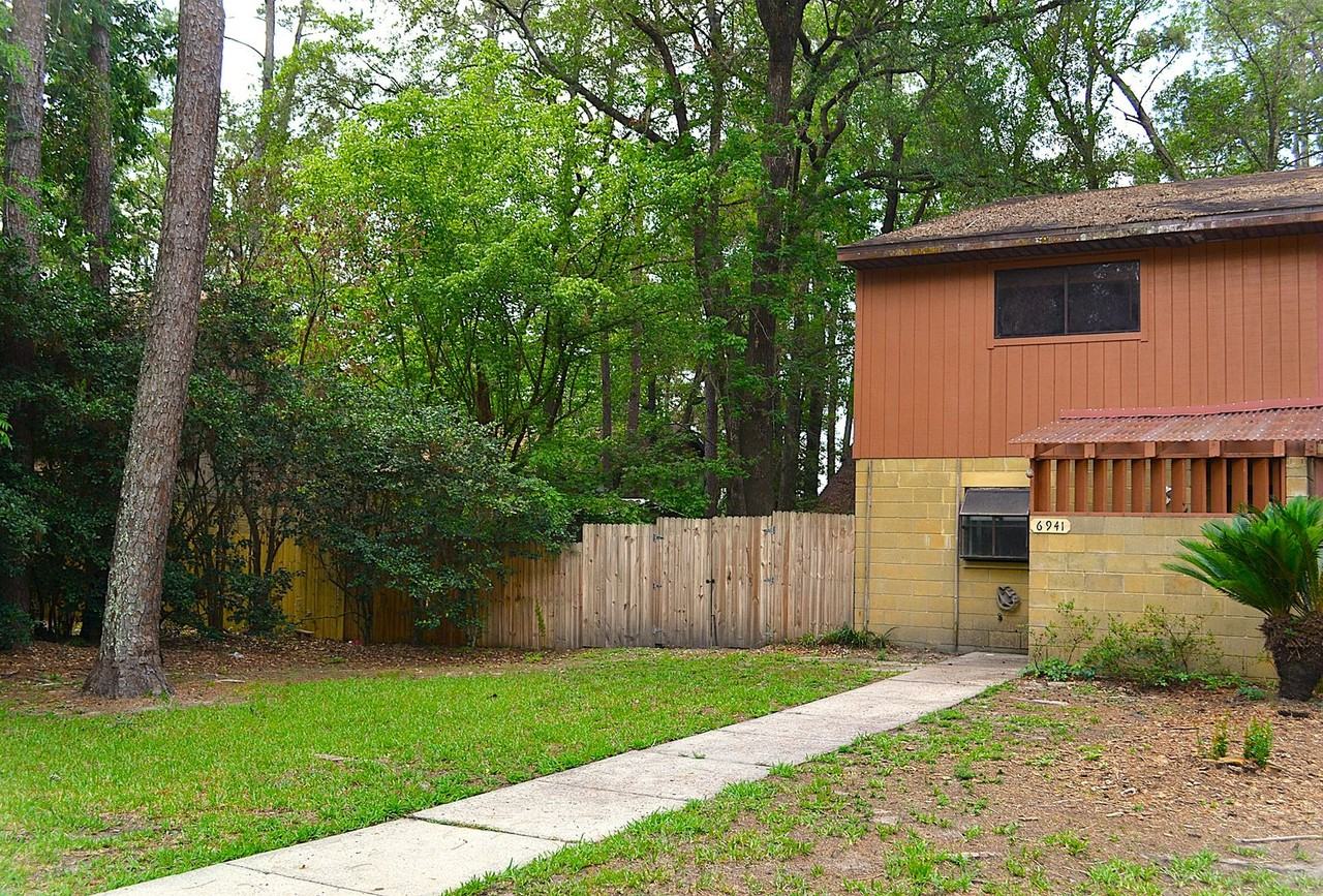 6941 Sw 45th Ave - Photo 2 of 10