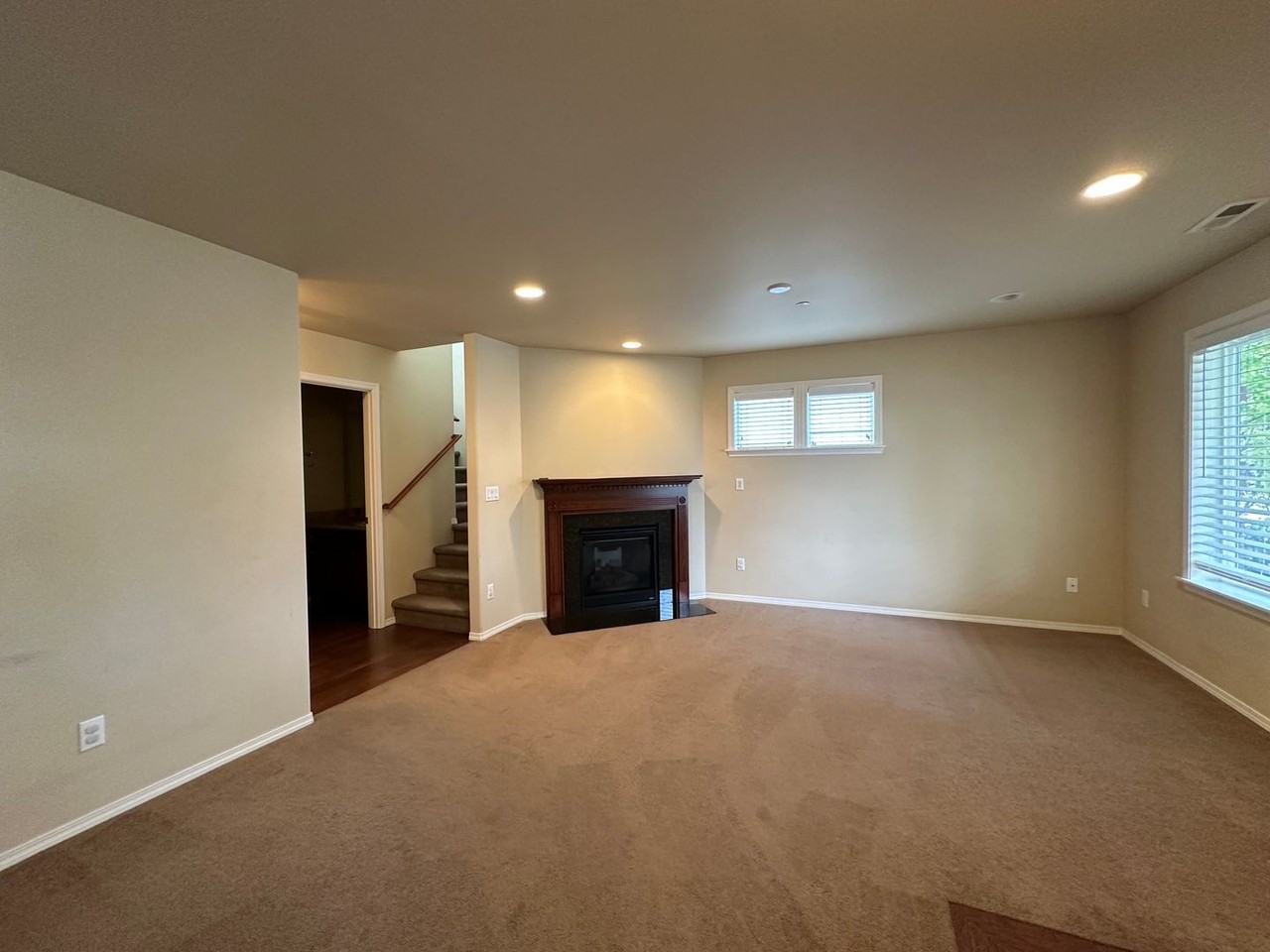 3021 Mcneil St - Photo 2 of 11