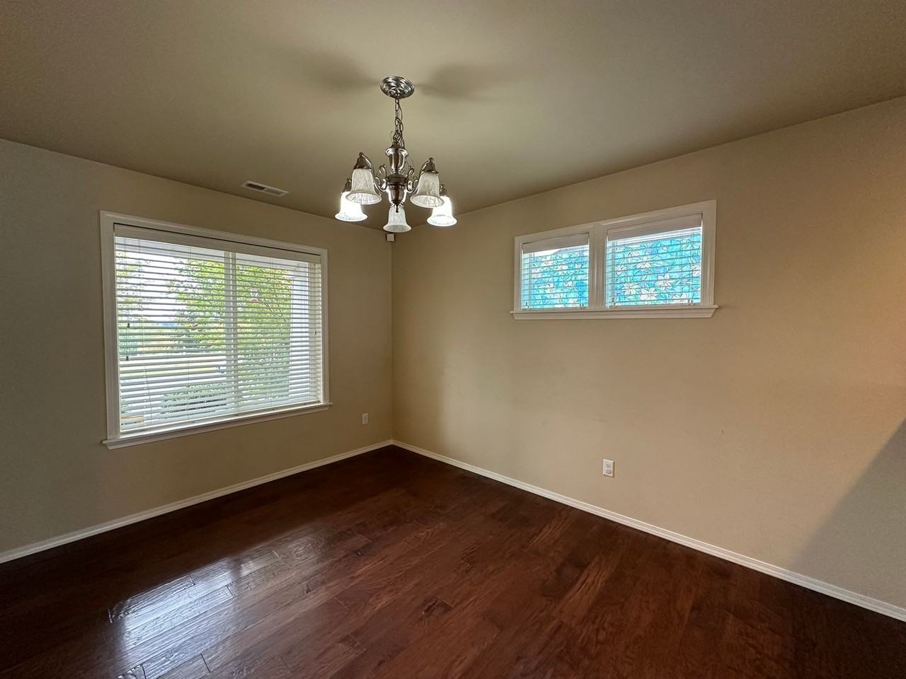 3021 Mcneil St - Photo 3 of 11