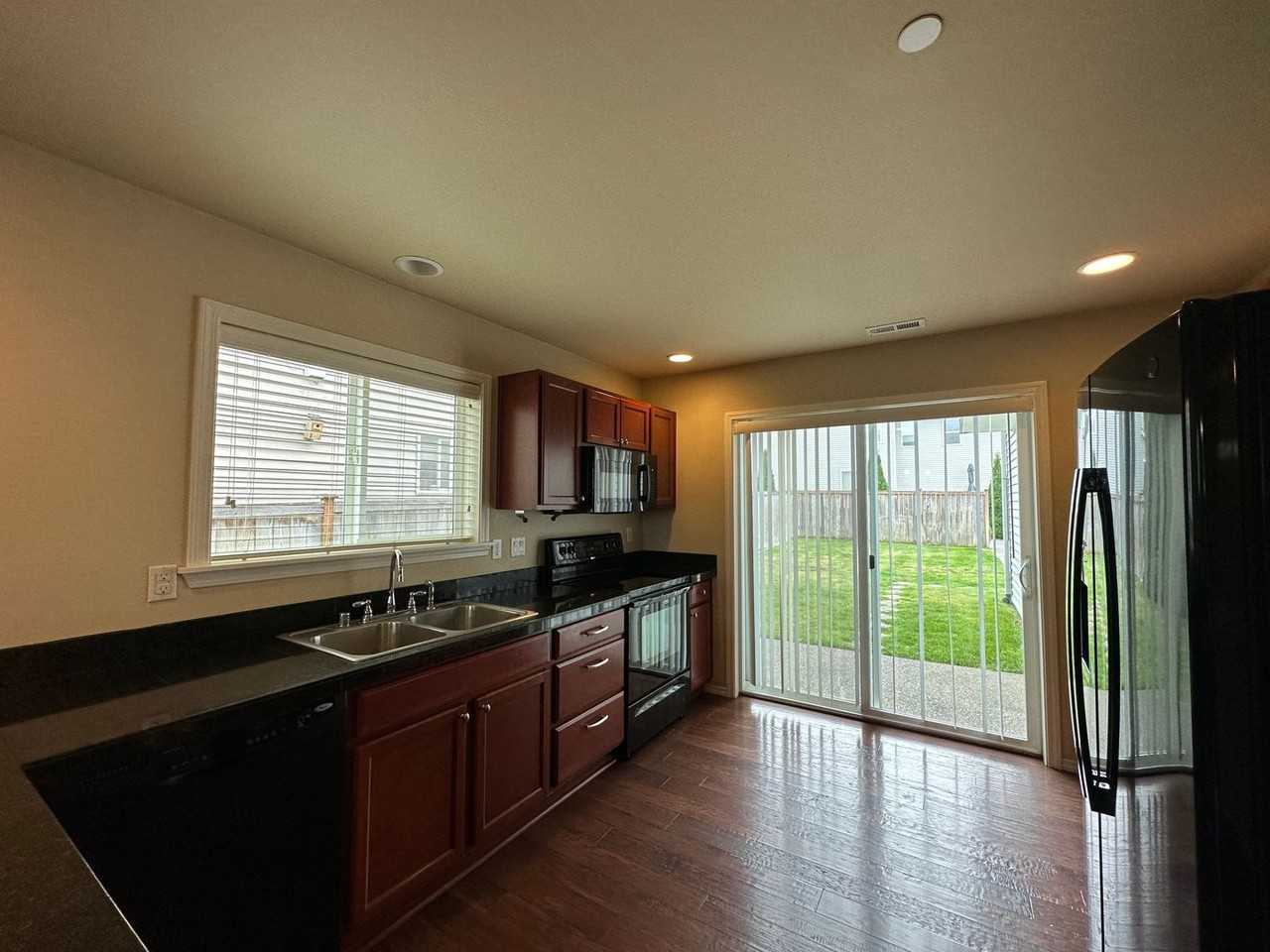 3021 Mcneil St - Photo 4 of 11