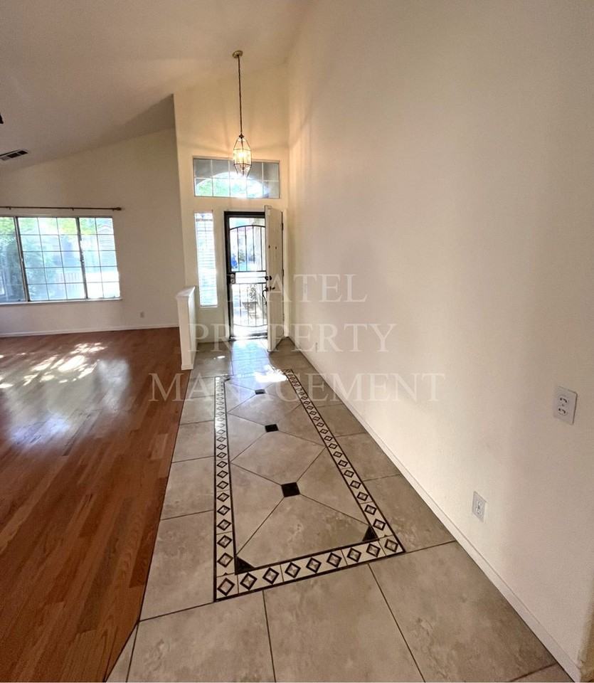 3904 Breda Ct - Photo 2 of 20