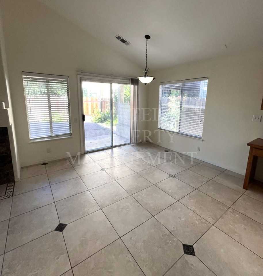 3904 Breda Ct - Photo 7 of 20