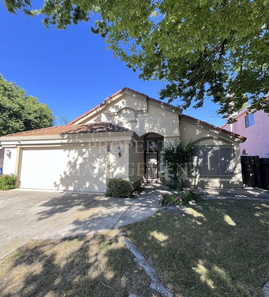 3904 Breda Ct - Photo 2 of 20
