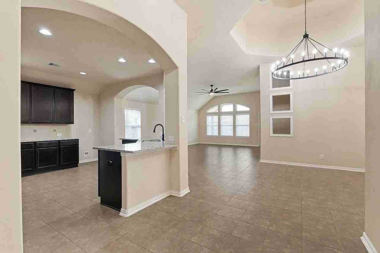 16007 David Hill Ln - Photo 6 of 38