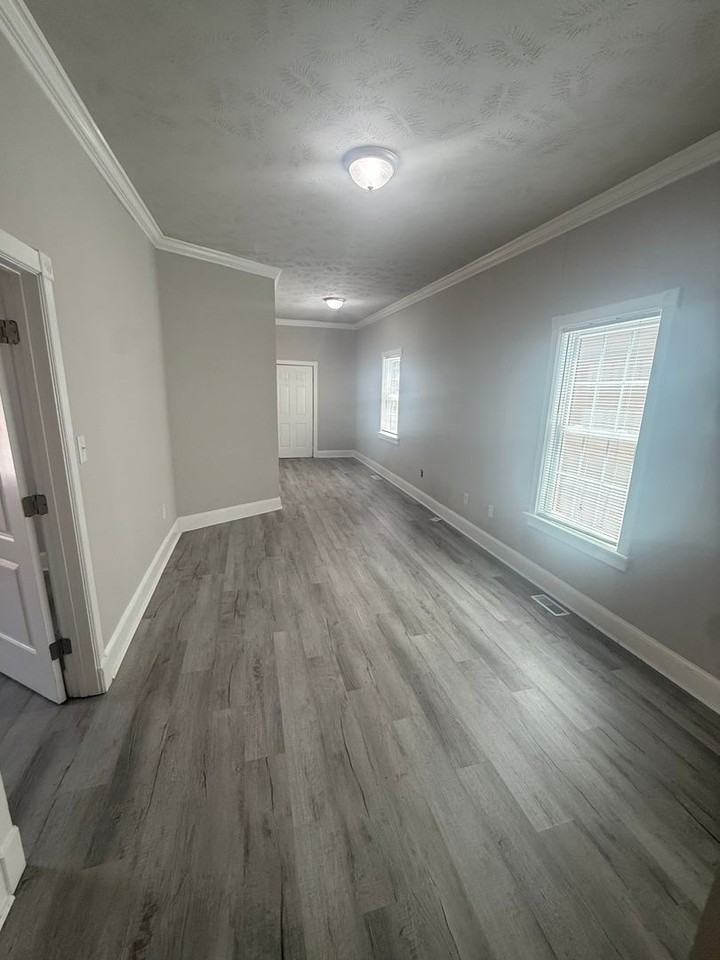 211 E 13th St - Photo 4 of 23