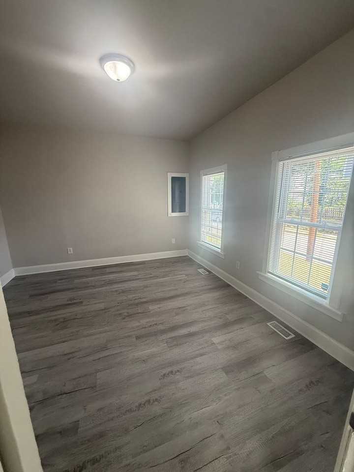 211 E 13th St - Photo 6 of 23
