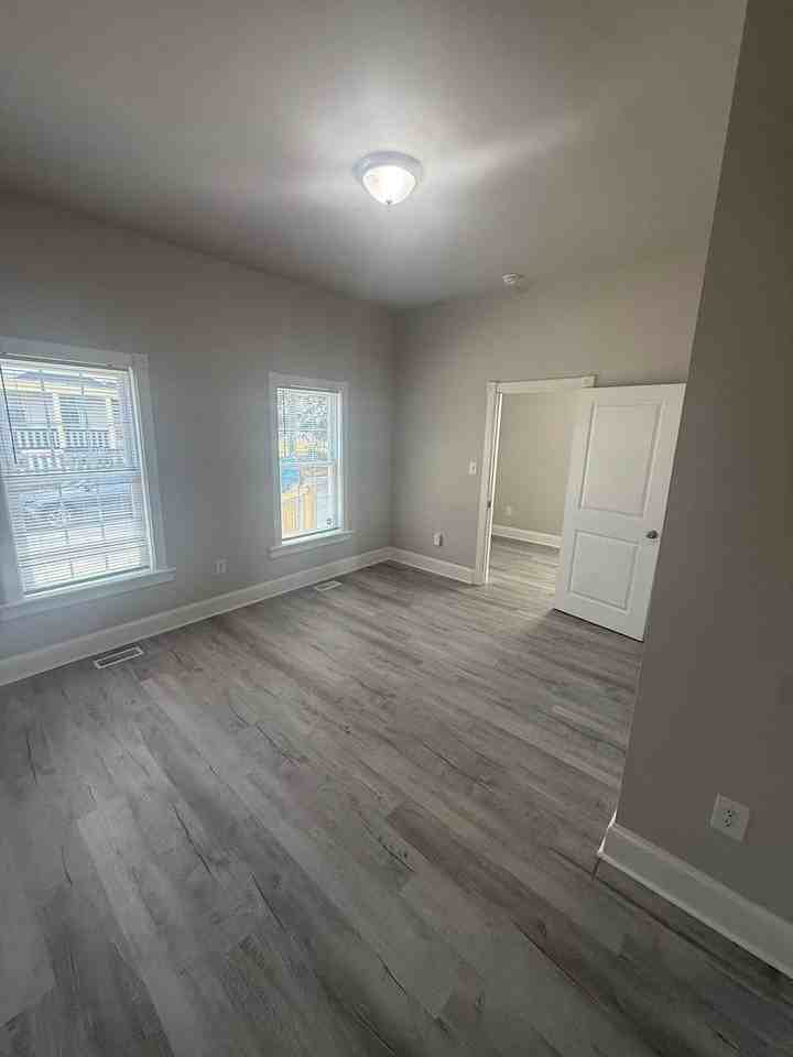 211 E 13th St - Photo 7 of 23