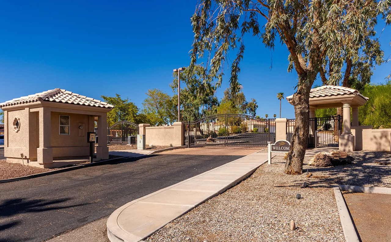 470 Acoma Blvd S - Photo 2 of 22