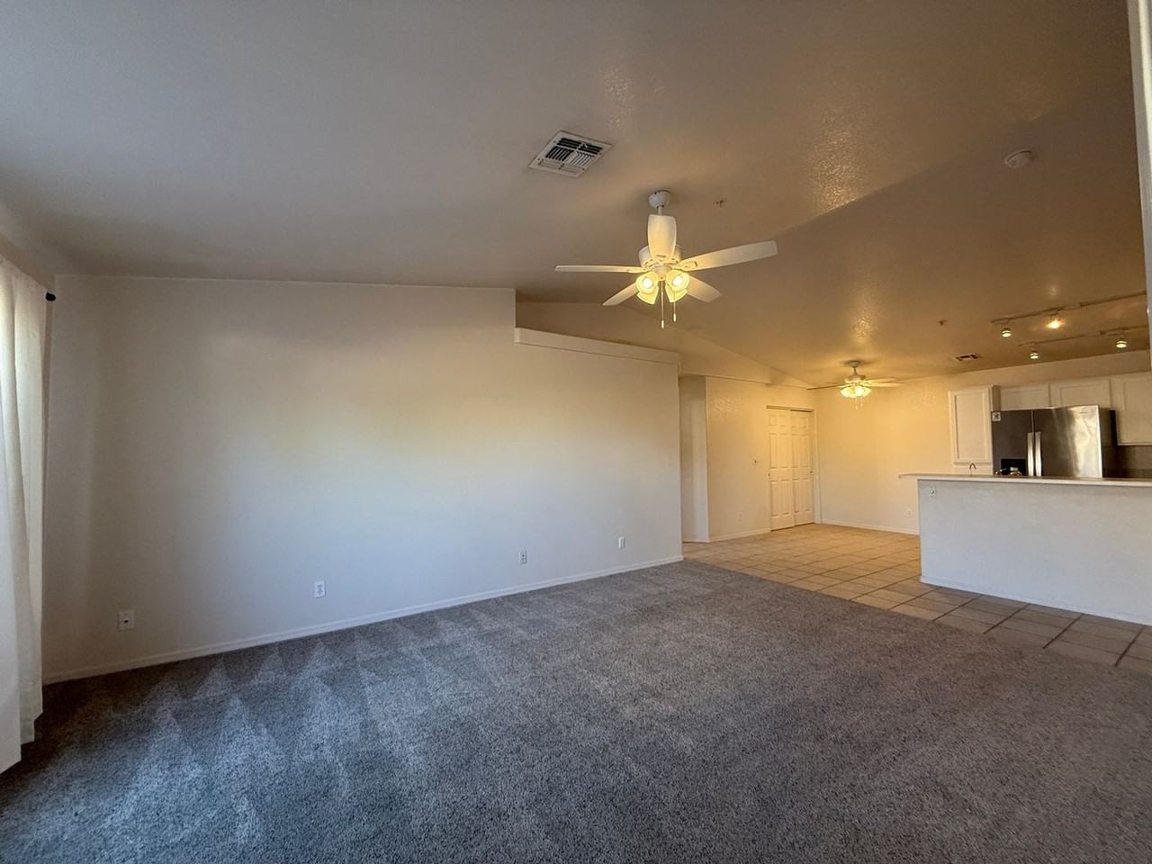 470 Acoma Blvd S - Photo 5 of 22