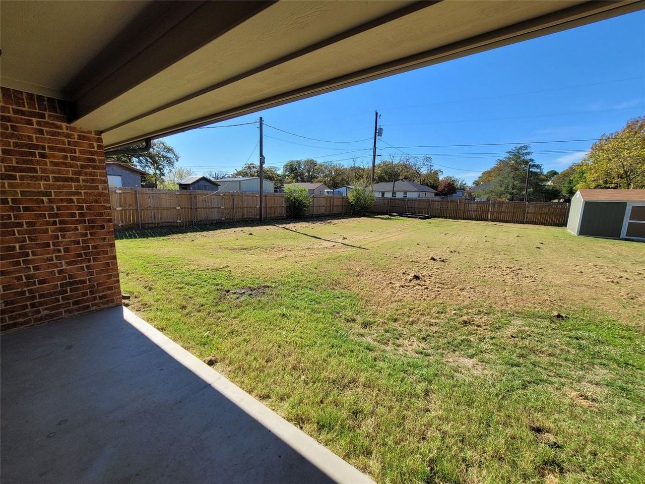 405 Oakwood St - Photo 2 of 20