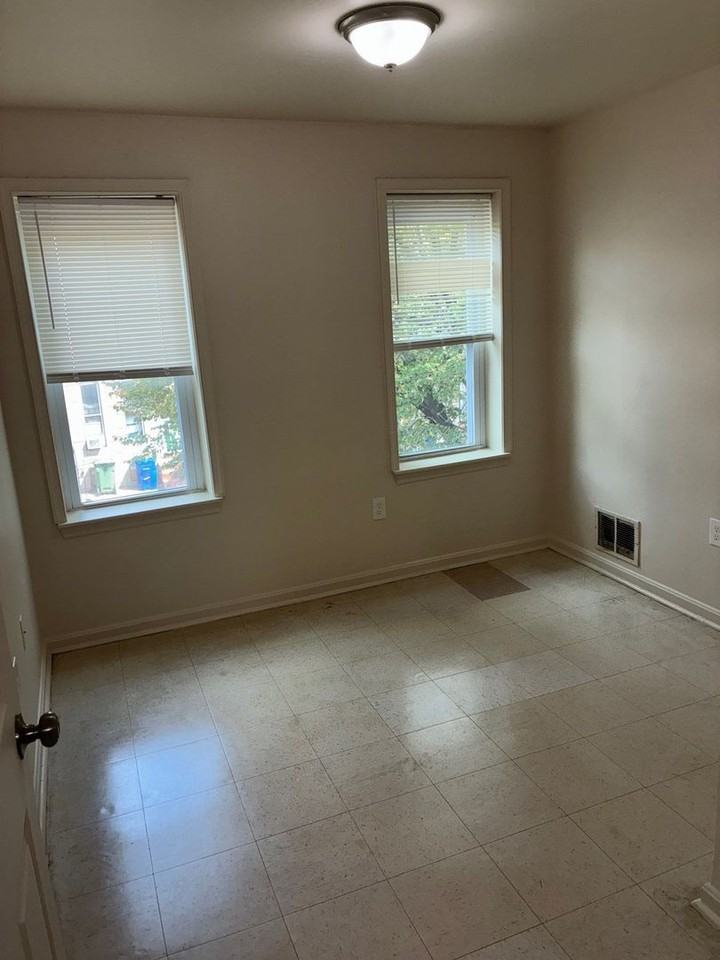 428 S Gilmor St - Photo 4 of 8