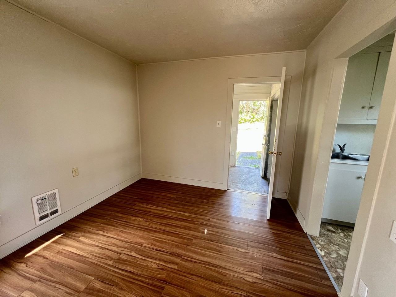 2759 Stanton Ave - Photo 7 of 11