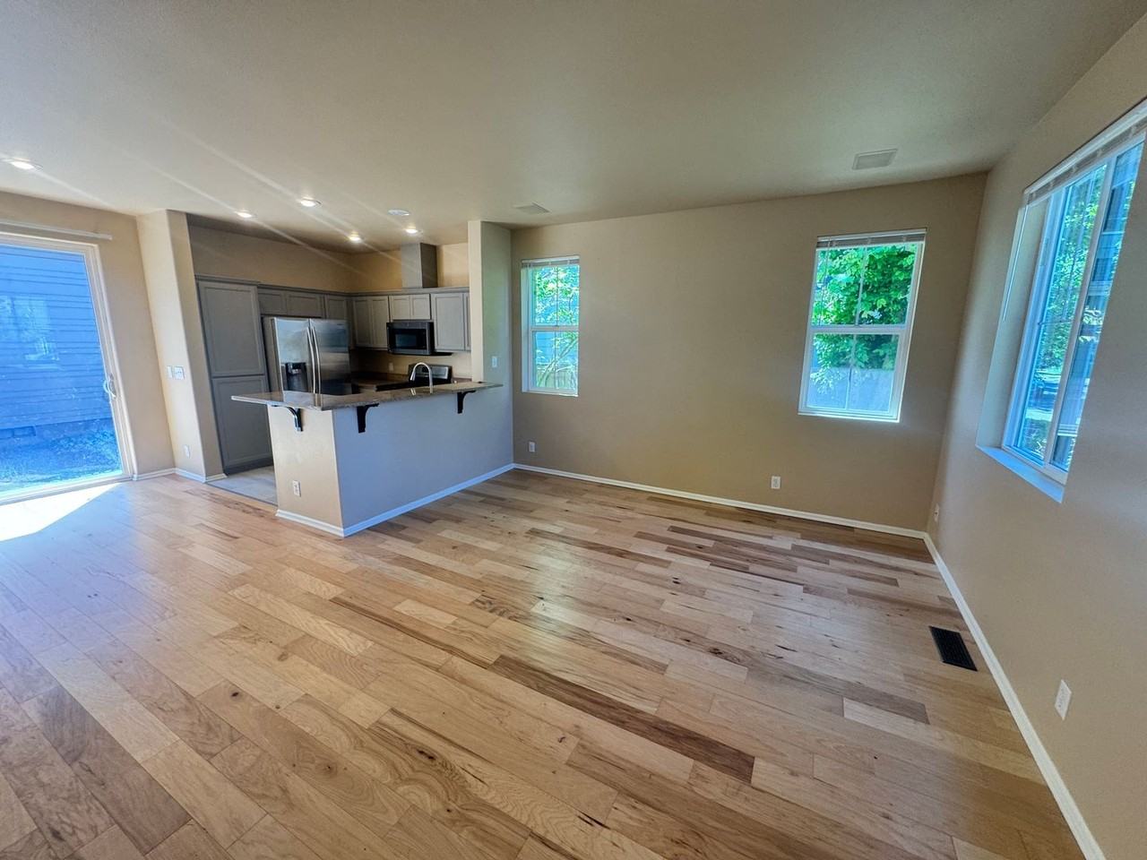 1625 Hamlet Ln - Photo 3 of 16