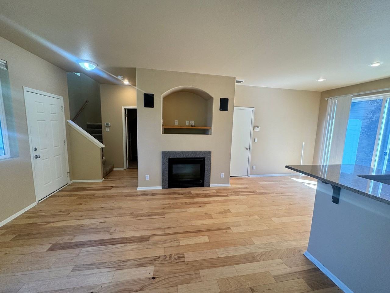 1625 Hamlet Ln - Photo 4 of 16