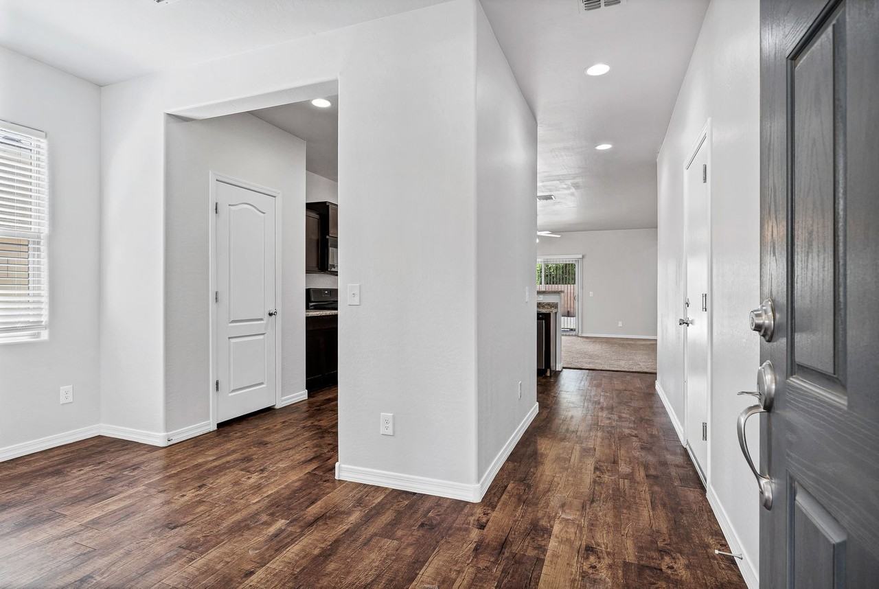38161 W La Paz St - Photo 2 of 26