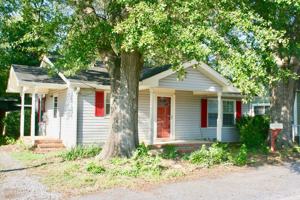 featured image of 601 W 9th St