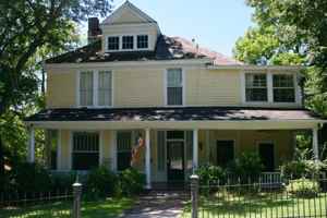 featured image of 309 E 3rd St