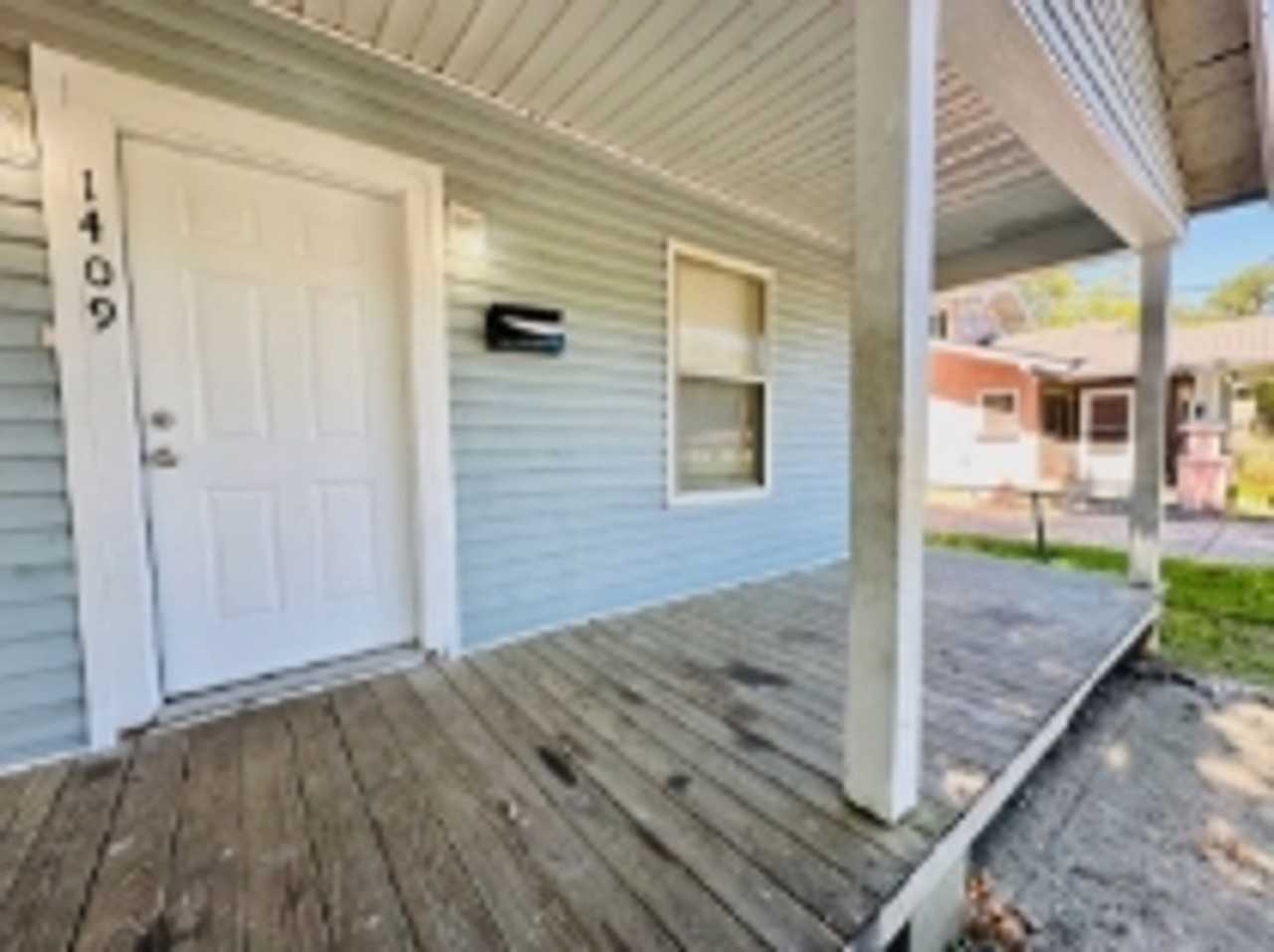 1409 N 35th St - Photo 2 of 8