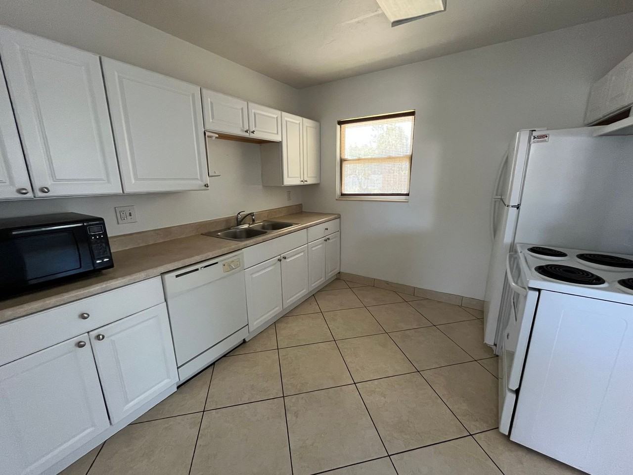 2154 Inner Cass Cir - Photo 5 of 22