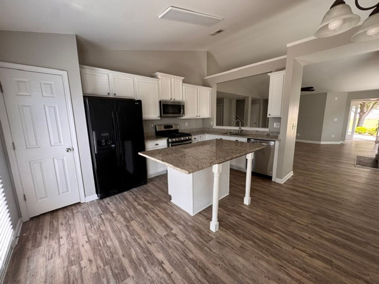 333 Linman Dr - Photo 4 of 14
