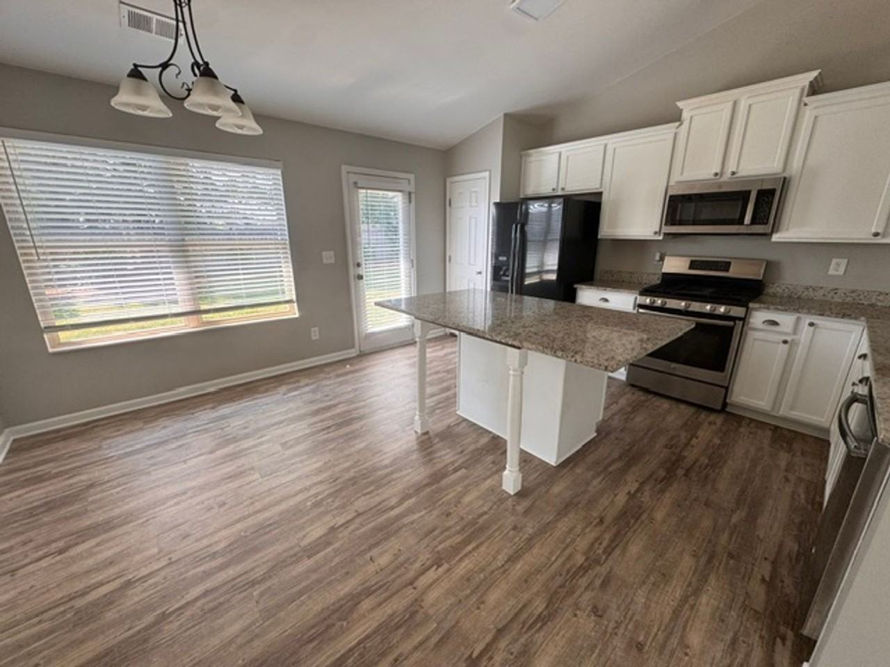 333 Linman Dr - Photo 5 of 14