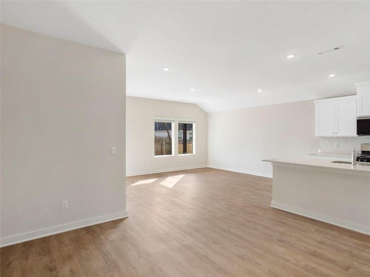 618 S Neon Ave - Photo 2 of 22