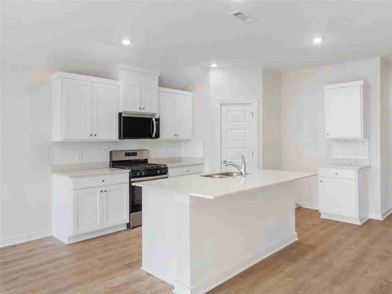 618 S Neon Ave - Photo 4 of 22