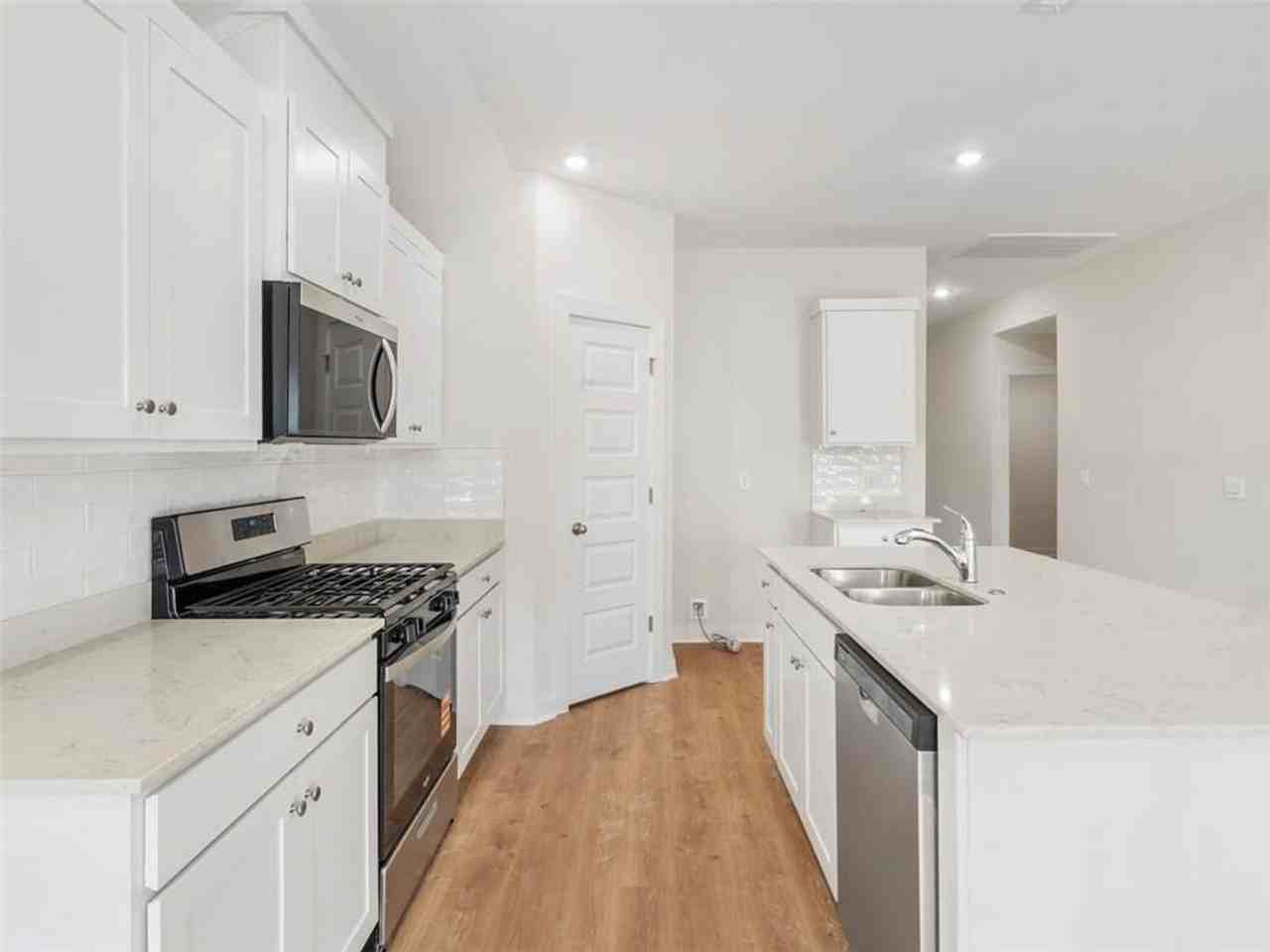 618 S Neon Ave - Photo 5 of 22
