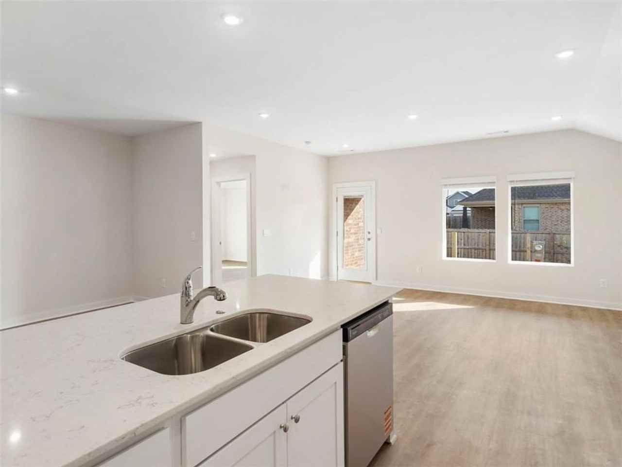 618 S Neon Ave - Photo 6 of 22