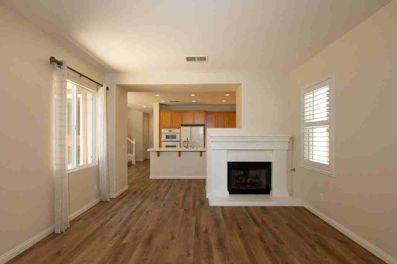 326 Lakeview Ct - Photo 6 of 34