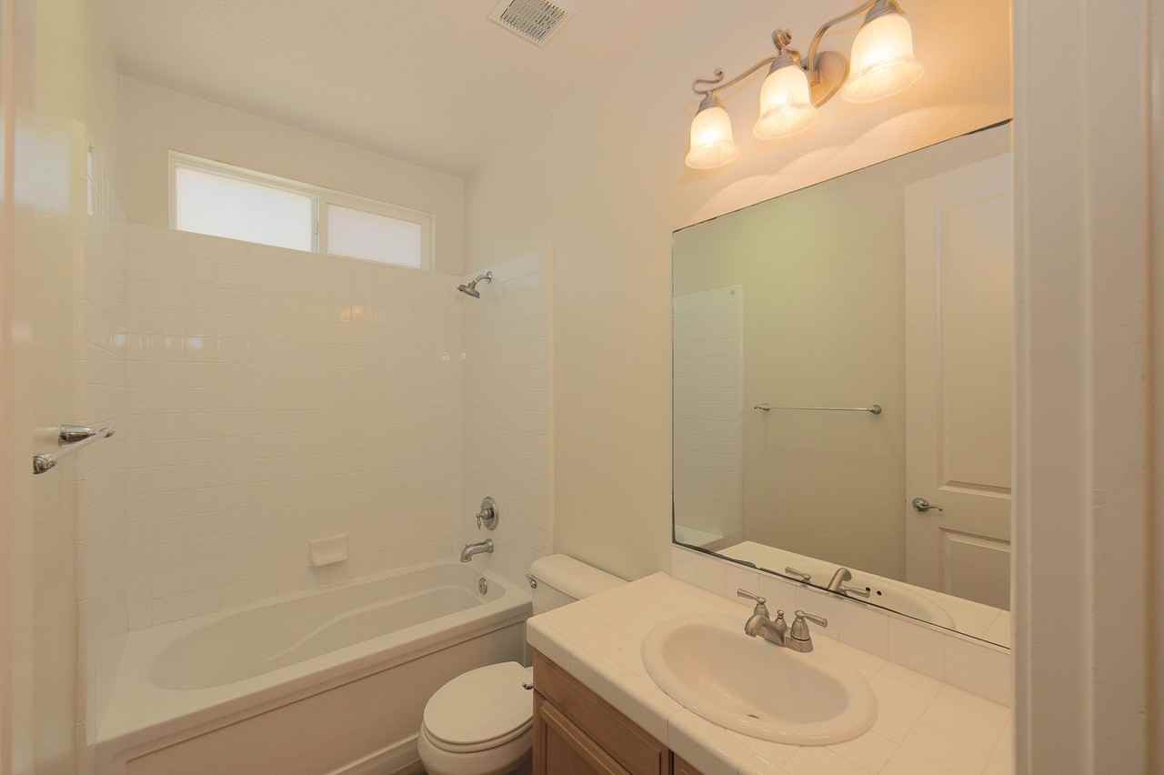 326 Lakeview Ct - Photo 7 of 34