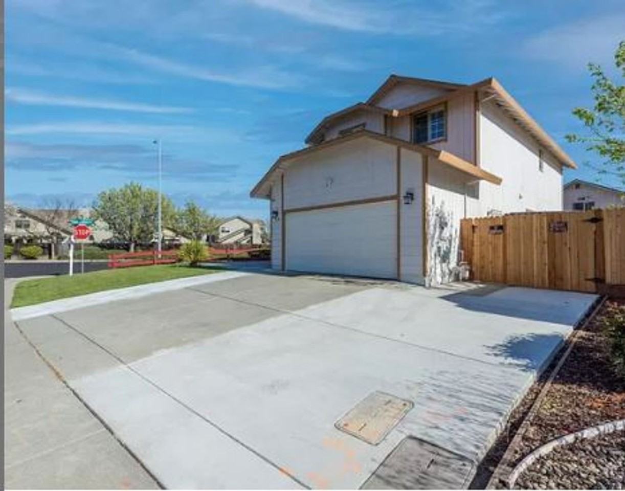 398 Aaron Cir - Photo 3 of 22