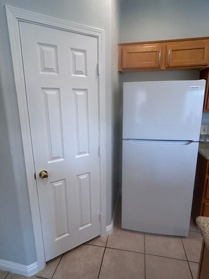 452 E Sunset Rd - Photo 7 of 41