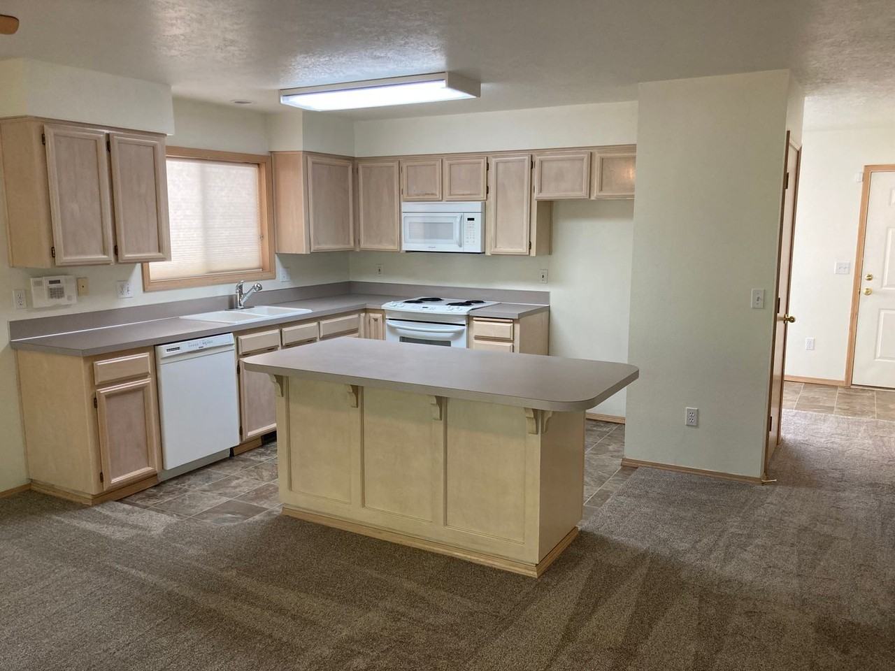 5423 Monterey Dr Se - Photo 4 of 23