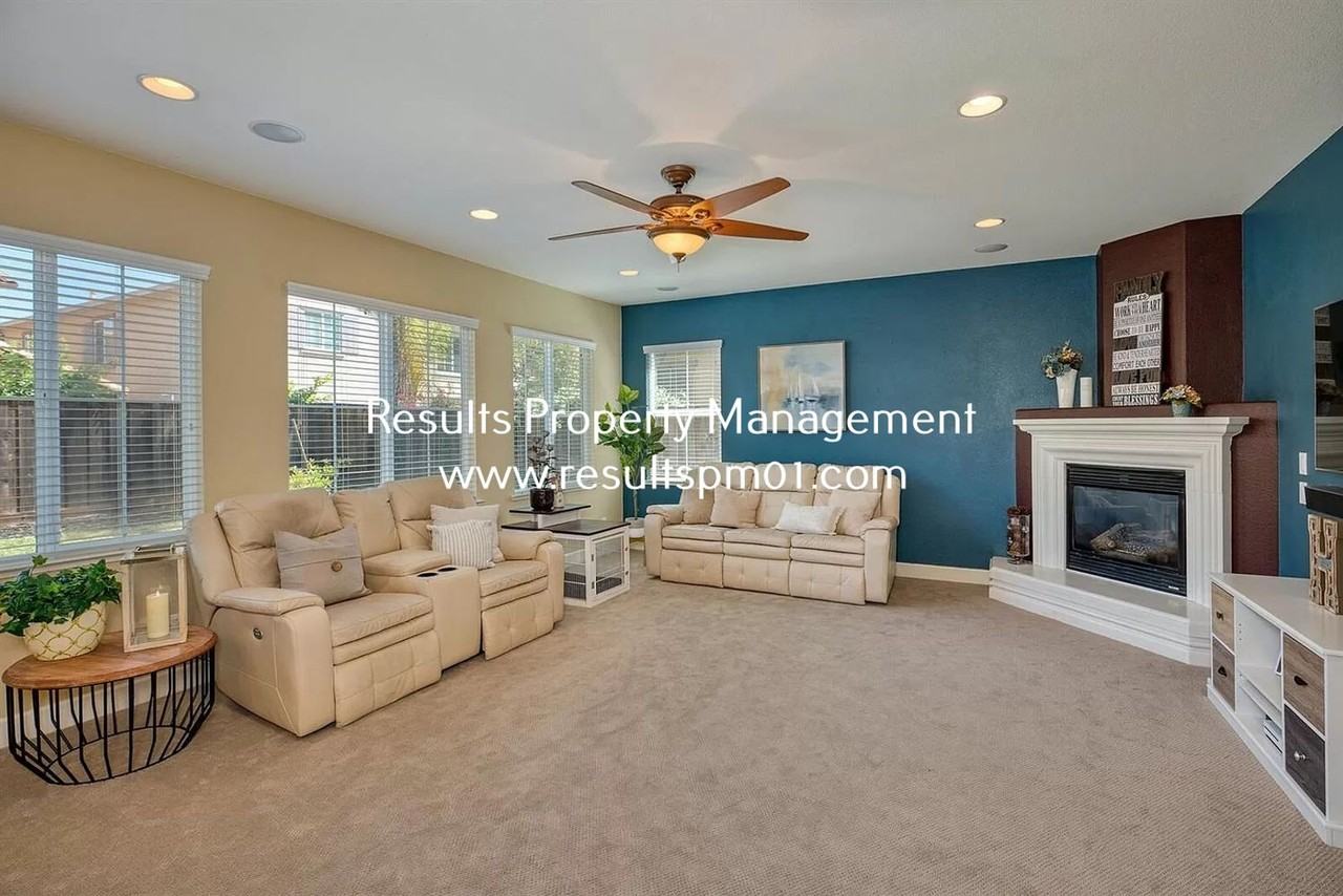 2425 Foxcroft Cir - Photo 7 of 30