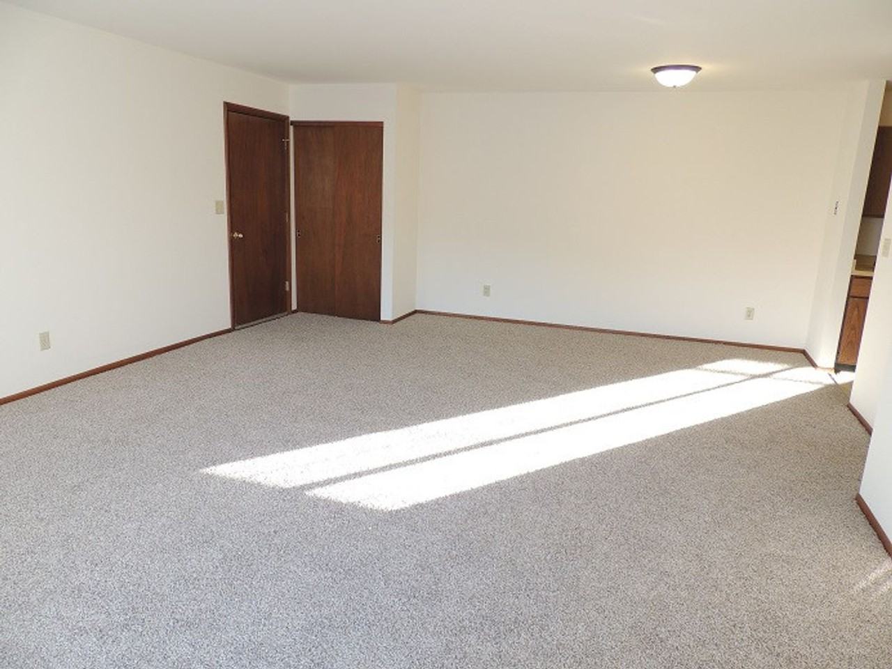 726 Mansfield Ct - Photo 3 of 9
