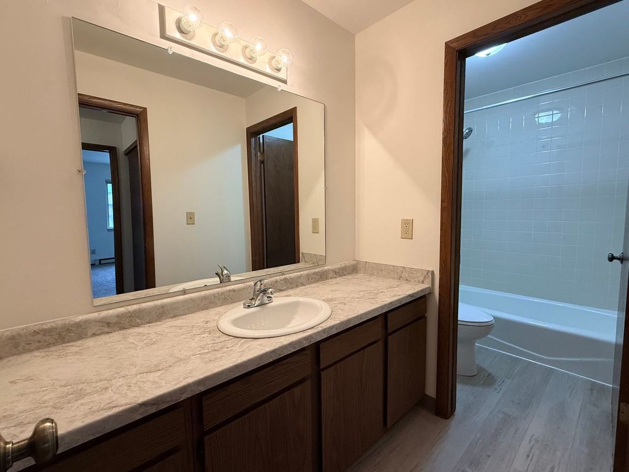 726 Mansfield Ct - Photo 4 of 9